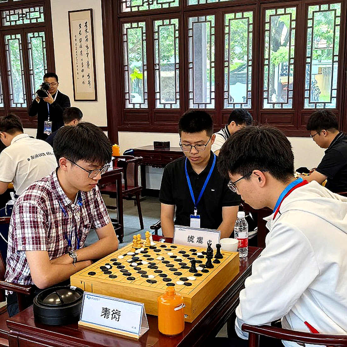 Samarkand, đêm trước ván cờ đầu tiên: Khi đội đương kim vô địch Olympic đứng chờ phòng Samarkand, đêm trước ván cờ đầu tiên: Khi đội đương kim vô địch Olympic đứng chờ phòng