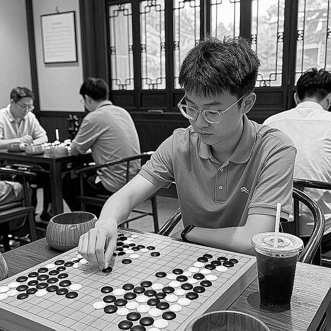 Mùa giải thường niên của esports: chín lớp chìm dưới một bảng xếp hạng