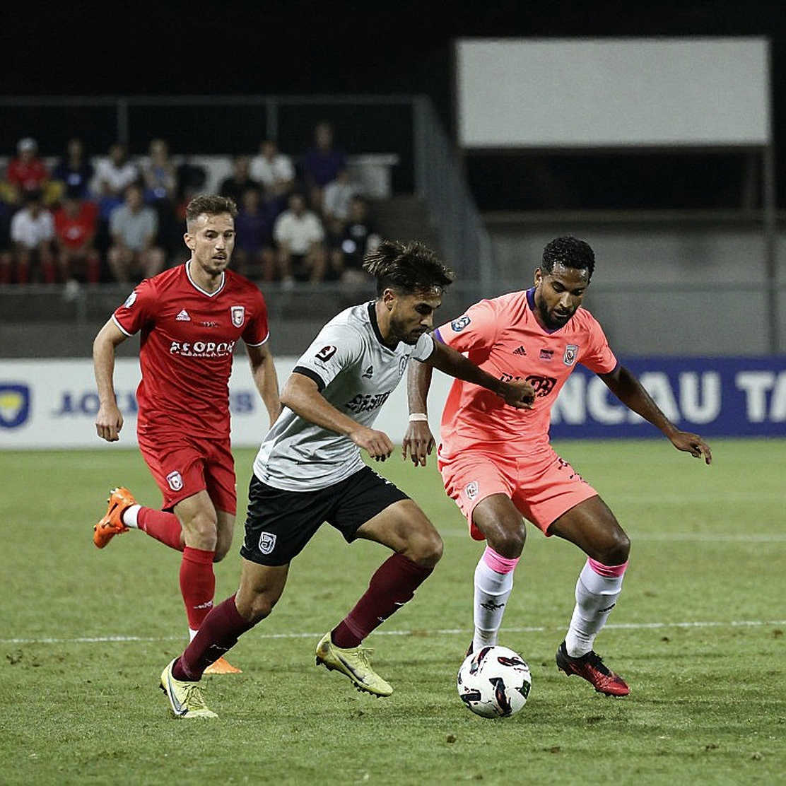 Điều không ai đo ở V.League: Bóng đá Việt Nam đang chơi mà không có bản đồ