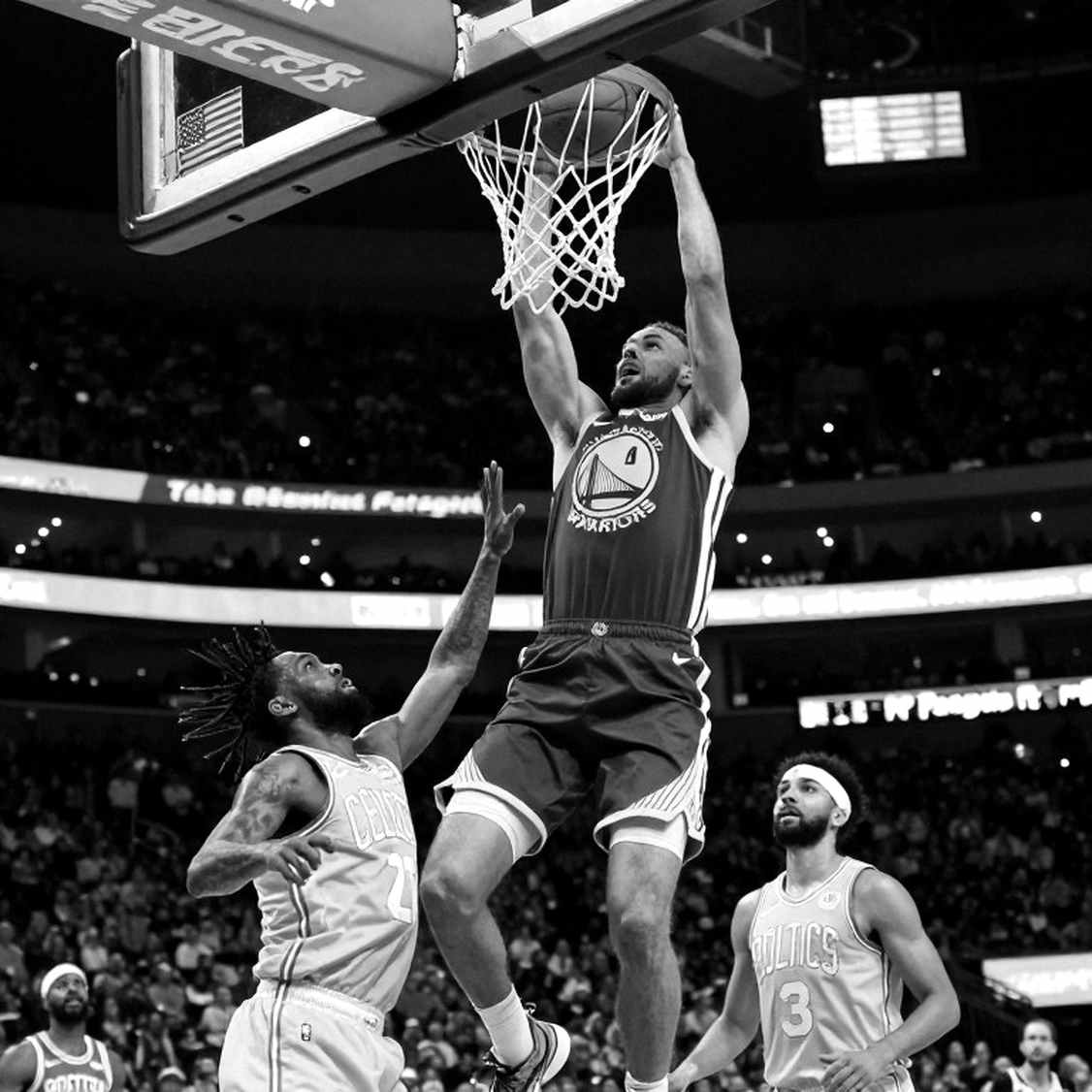 Giải mã thương vụ NBA: Người trong cuộc đọc chín tầng dữ liệu, đám đông chỉ đọc con số đầu tiên Giải mã thương vụ NBA: Người trong cuộc đọc chín tầng dữ liệu, đám đông chỉ đọc con số đầu tiên