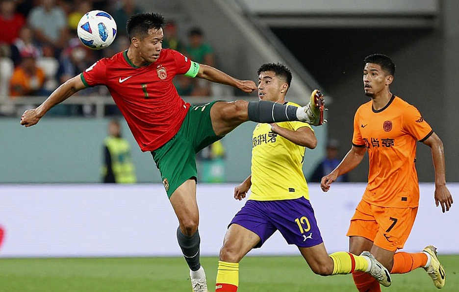 Khi V.League dạy các cậu bé chạy trước khi dạy chúng nghĩ